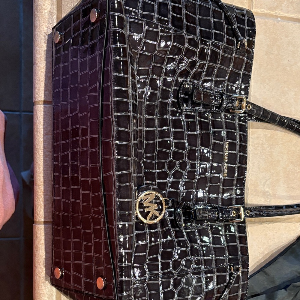 Elegant Black Crocodile-Embossed Tote Bag